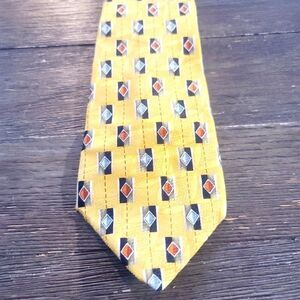 Vintage Robert Talbott Michael David Ltd Yellow Gold Geometric Silk Tie